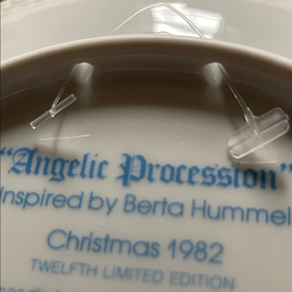 Hummel-Vintage Christmas 1982 Angel Decorative Plate